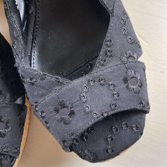 Mia Black Embroiled Floral Peep Toe Platform Raffia Espadrille Sandals Size 7M - Picture 4 of 15